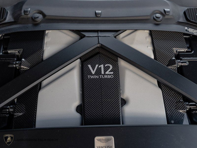 Used 2025 Aston Martin Vanquish image 38