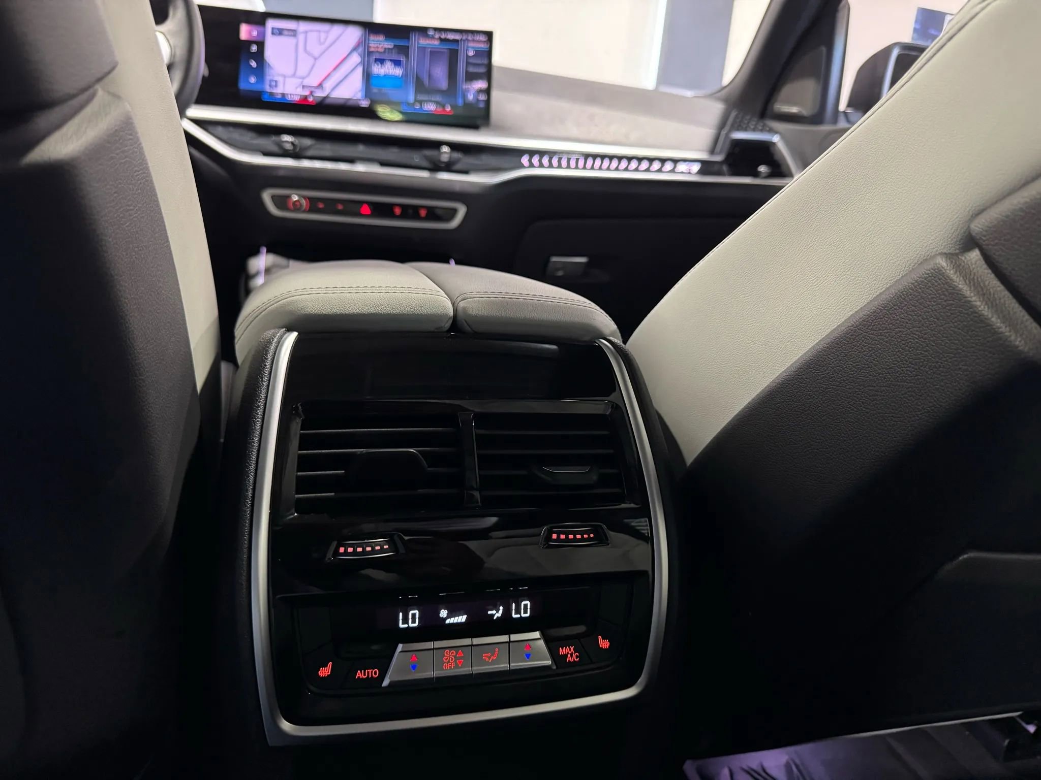 Used 2023 BMW X7 xDrive40i w/ Premium Package image 29