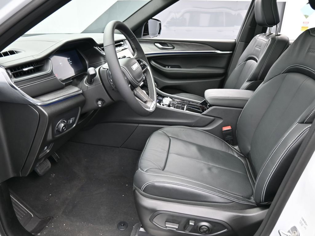 Used 2024 Jeep Grand Cherokee Overland image 10