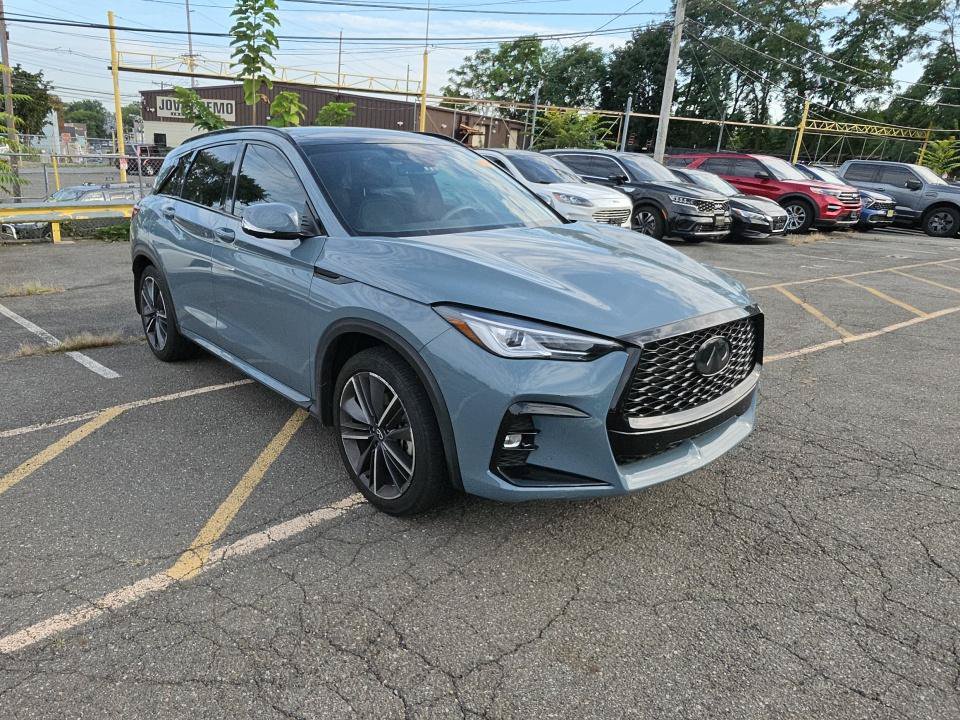 Used 2023 INFINITI QX50 Sport FWD image 3