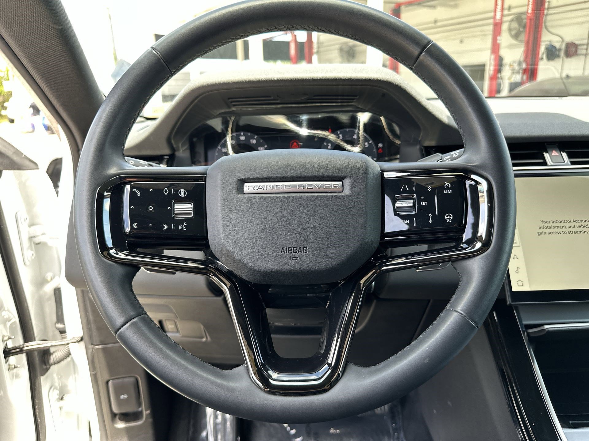 Used 2025 Land Rover Range Rover Evoque S AWD/4WD image 11