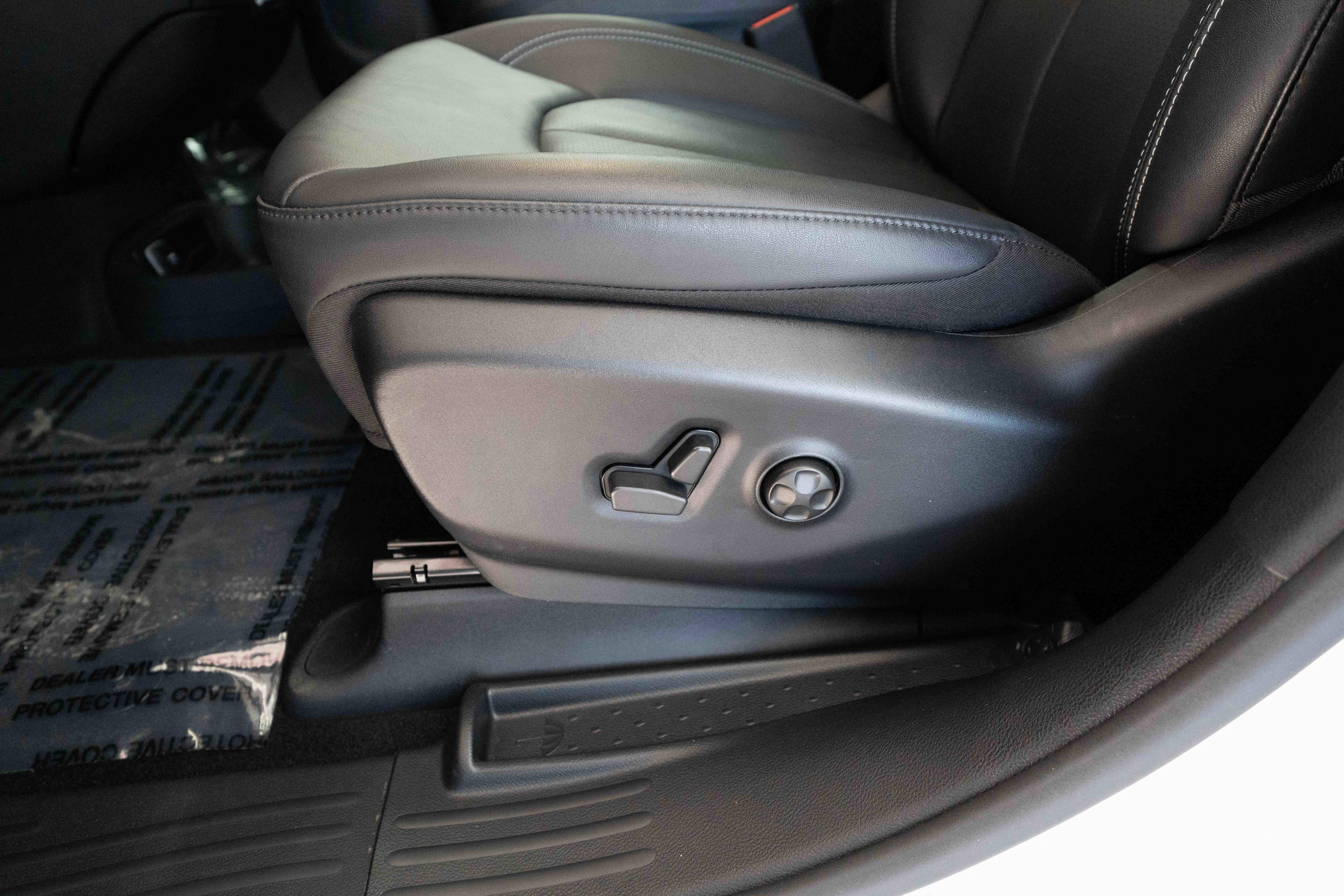 Used 2025 Chrysler Pacifica Select image 12