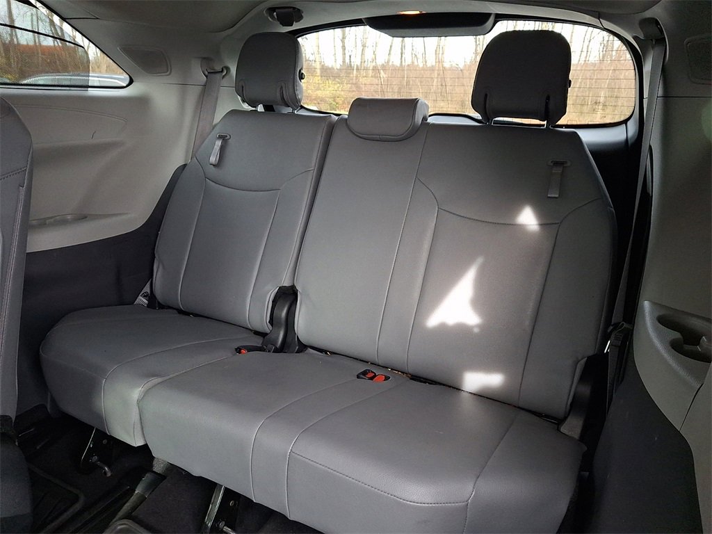 Certified 2024 Toyota Sienna Limited image 9