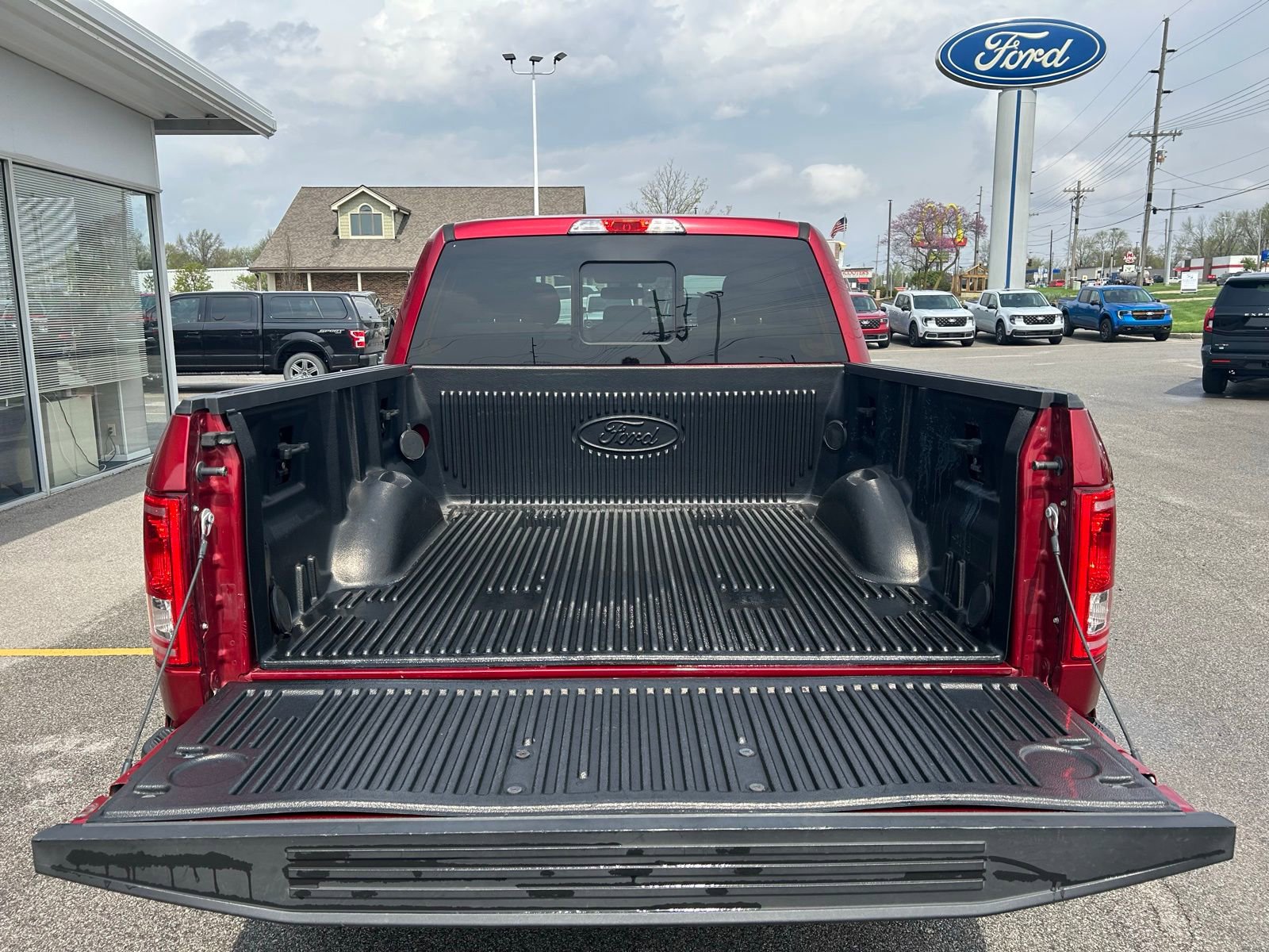 Used 2017 Ford F150 XLT w/ Equipment Group 302A Luxury image 7