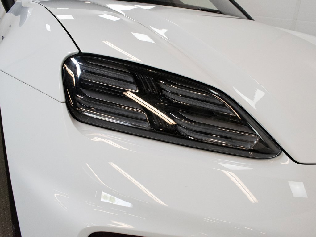 Certified 2025 Porsche Macan 4 Electric image 11