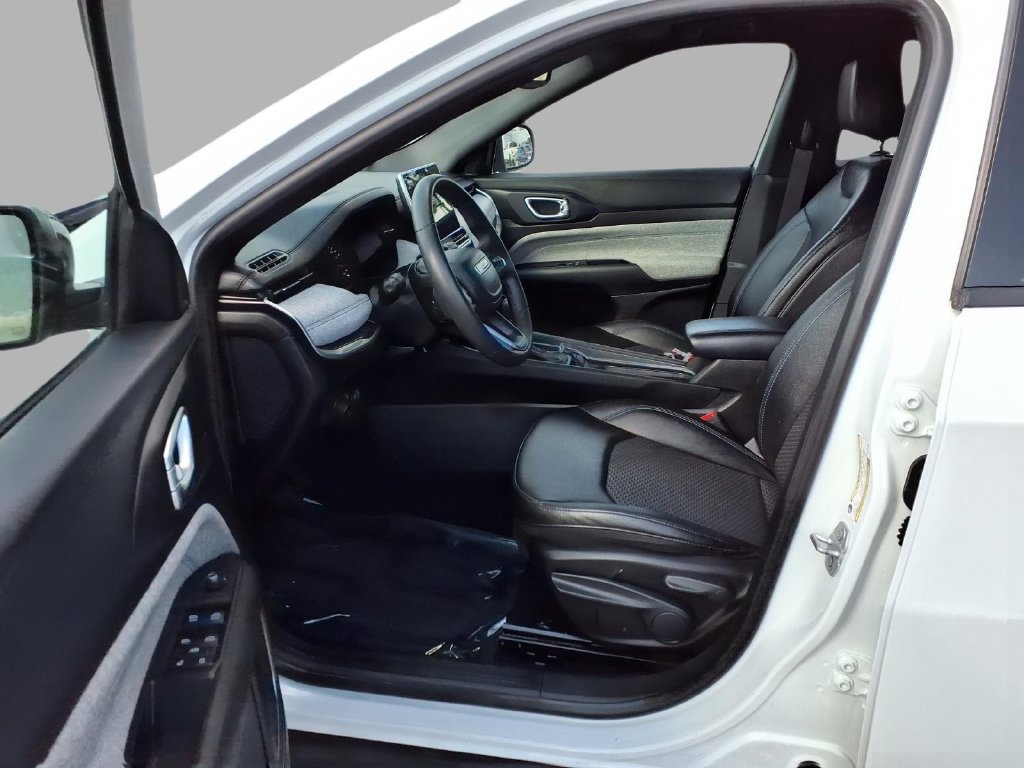 Used 2024 Jeep Compass Latitude AWD/4WD image 24