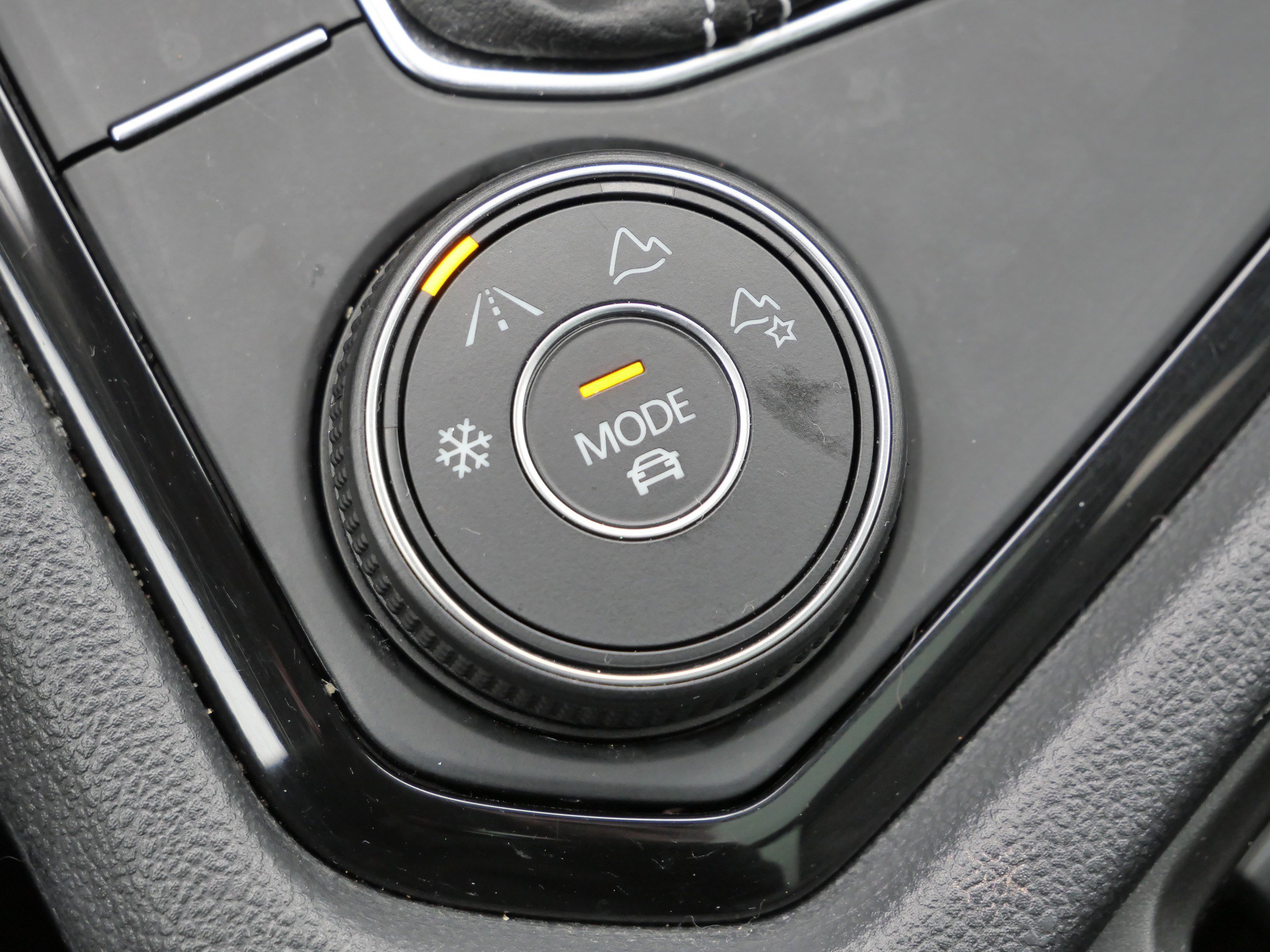 Certified 2023 Volkswagen Taos SE w/ Panoramic Sunroof Package image 28