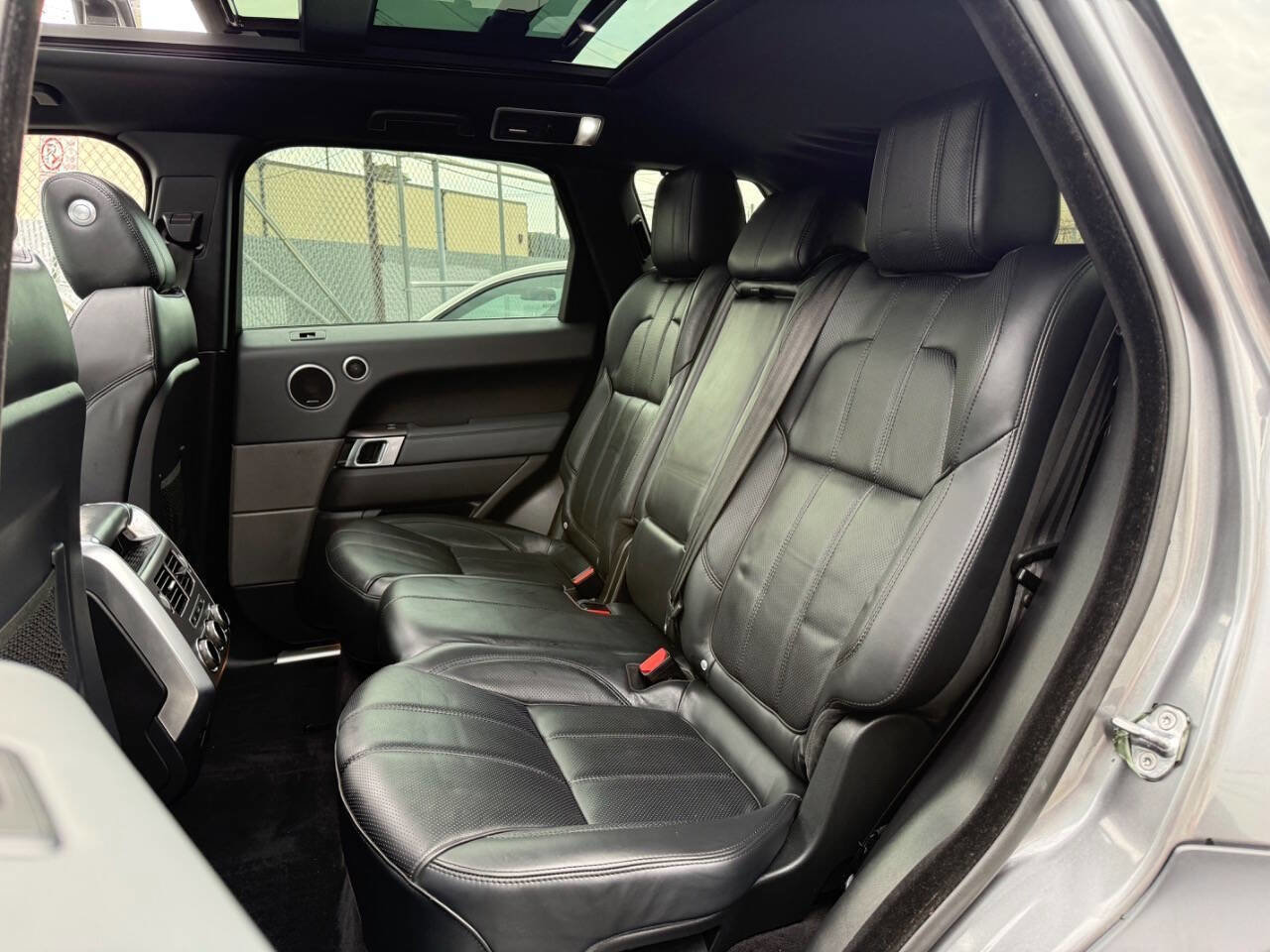 Used 2014 Land Rover Range Rover Sport HSE image 11