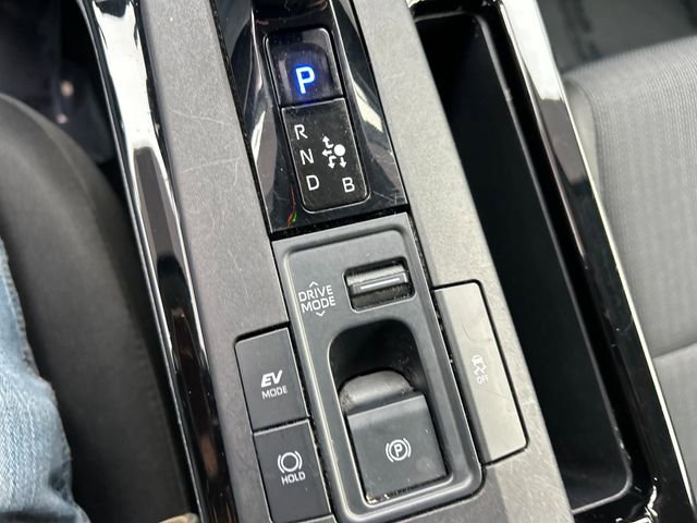 Used 2024 Toyota Prius LE FWD image 18
