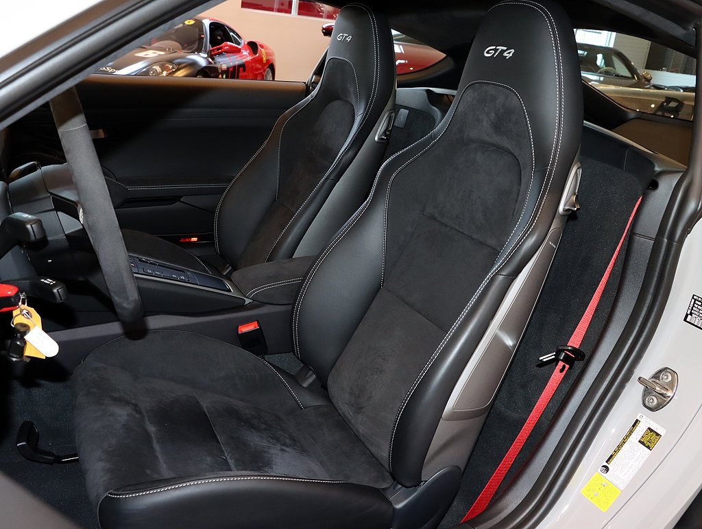 Used 2020 Porsche 718 Cayman GT4 image 5