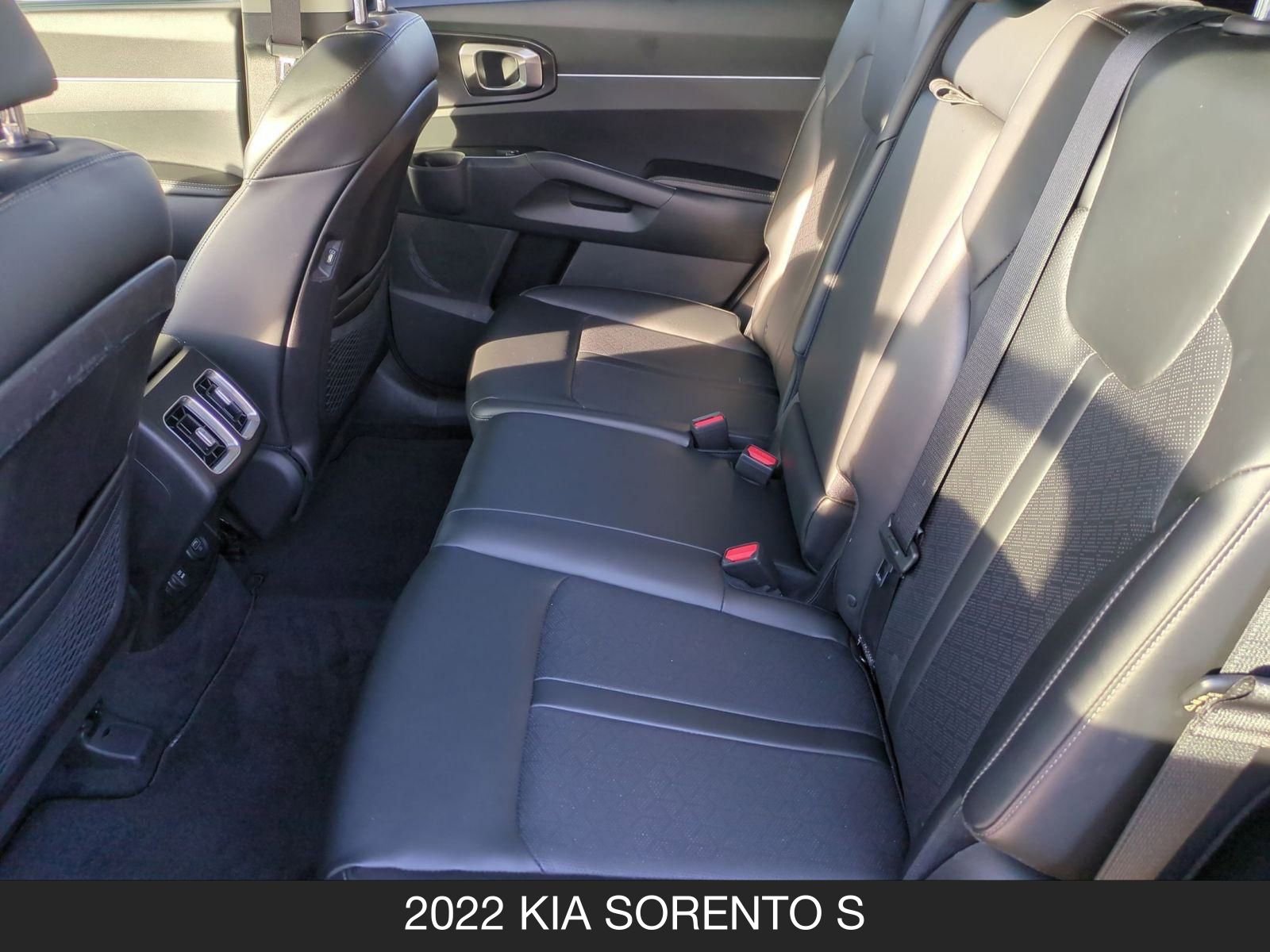 Used 2022 Kia Sorento S image 15