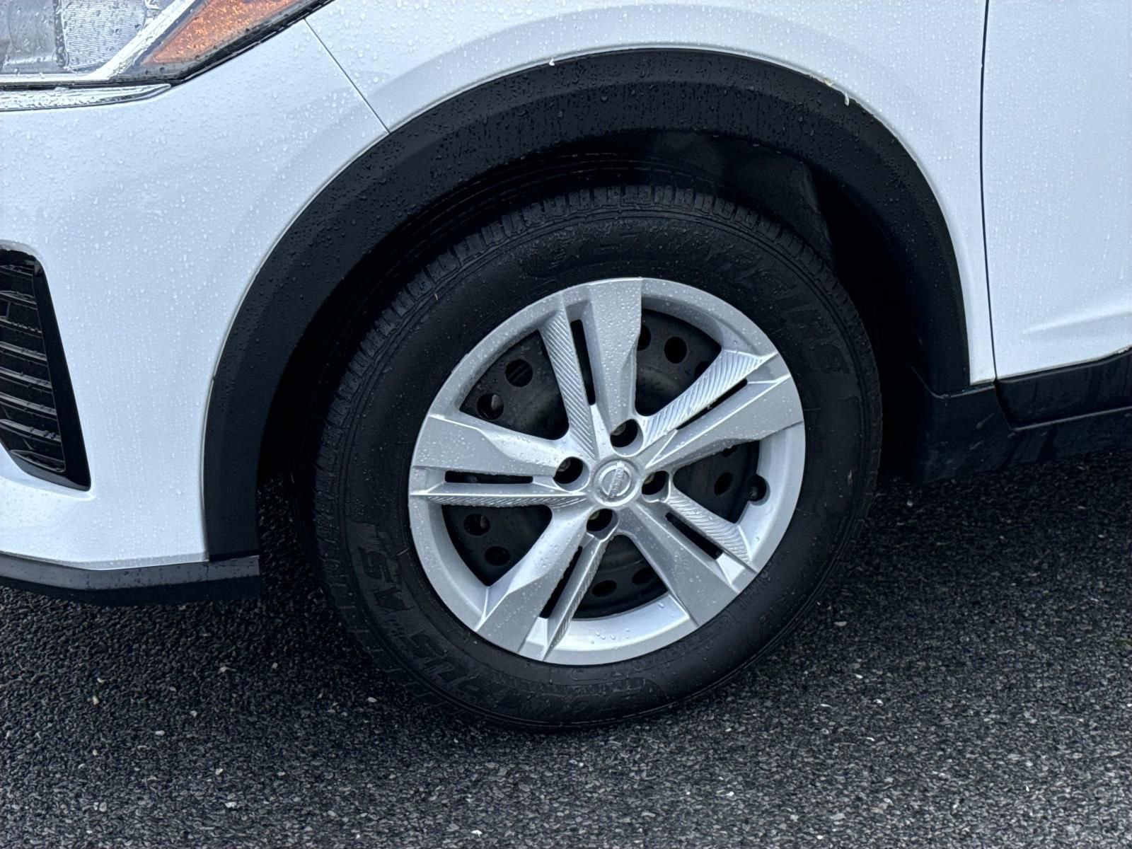Used 2024 Nissan Kicks S FWD image 7