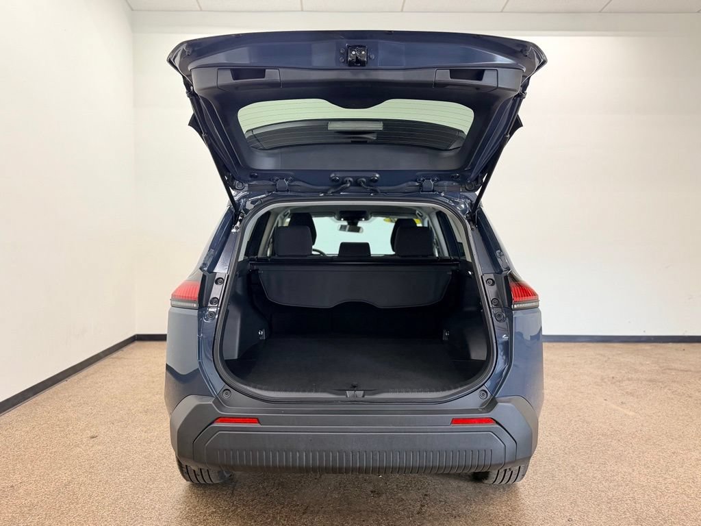 Used 2026 Toyota RAV4 LE AWD/4WD image 5