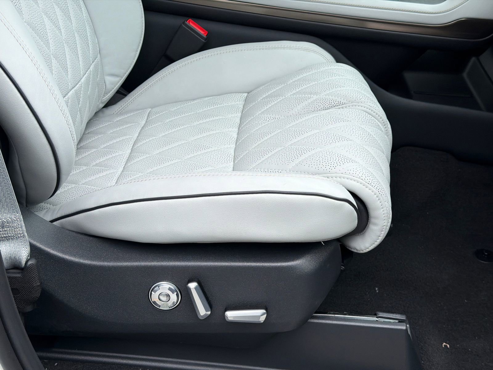 New 2026 Lincoln Navigator L Black Label AWD/4WD image 13