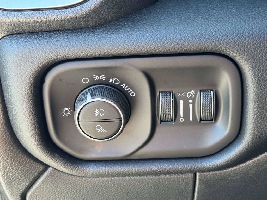 New 2026 RAM 2500 Laramie AWD/4WD image 28