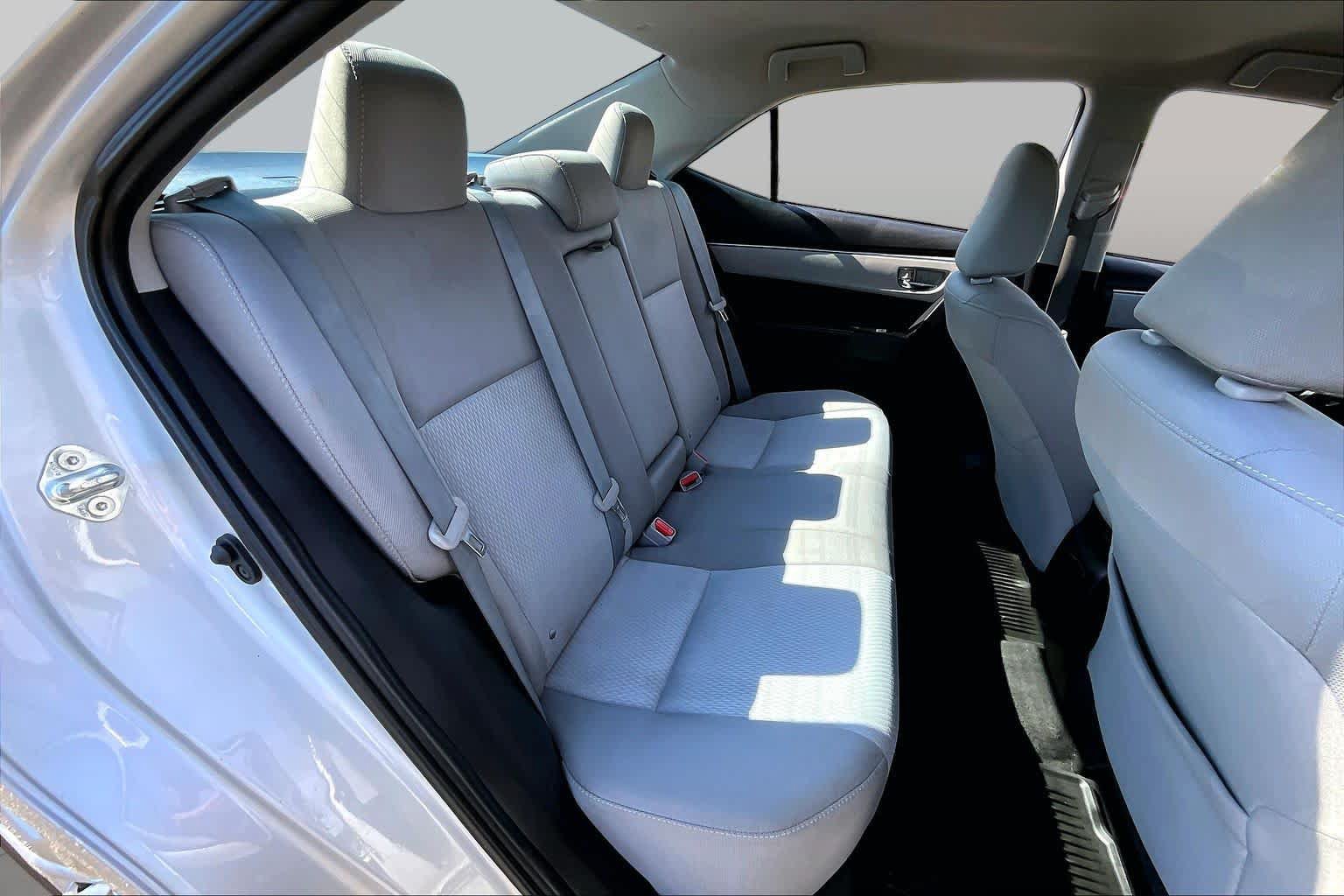Used 2016 Toyota Corolla LE FWD image 18