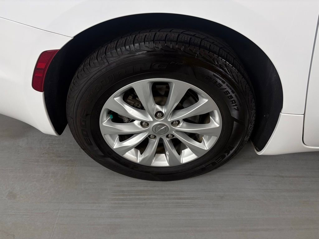 Used 2019 Chrysler Pacifica Touring-L image 10