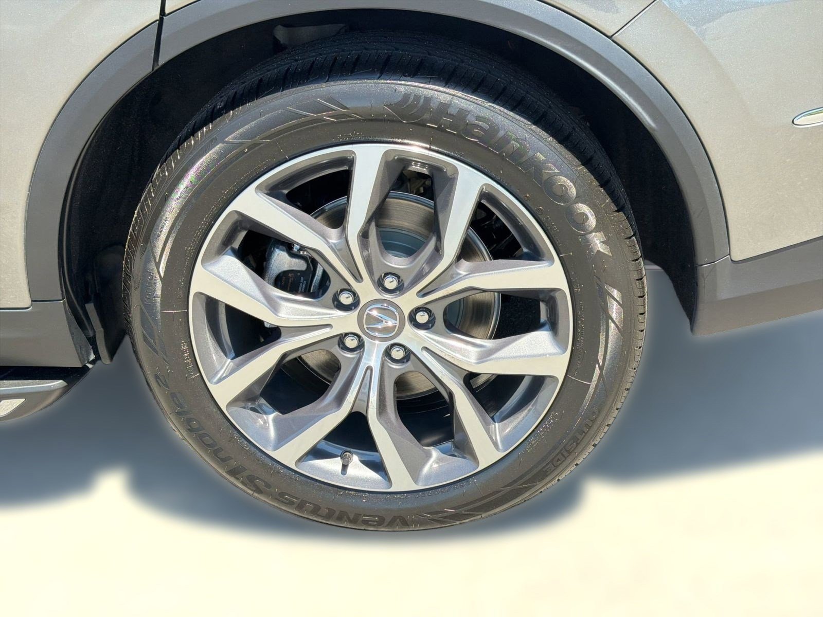Used 2023 Acura MDX SH-AWD w/ Technology Package image 11