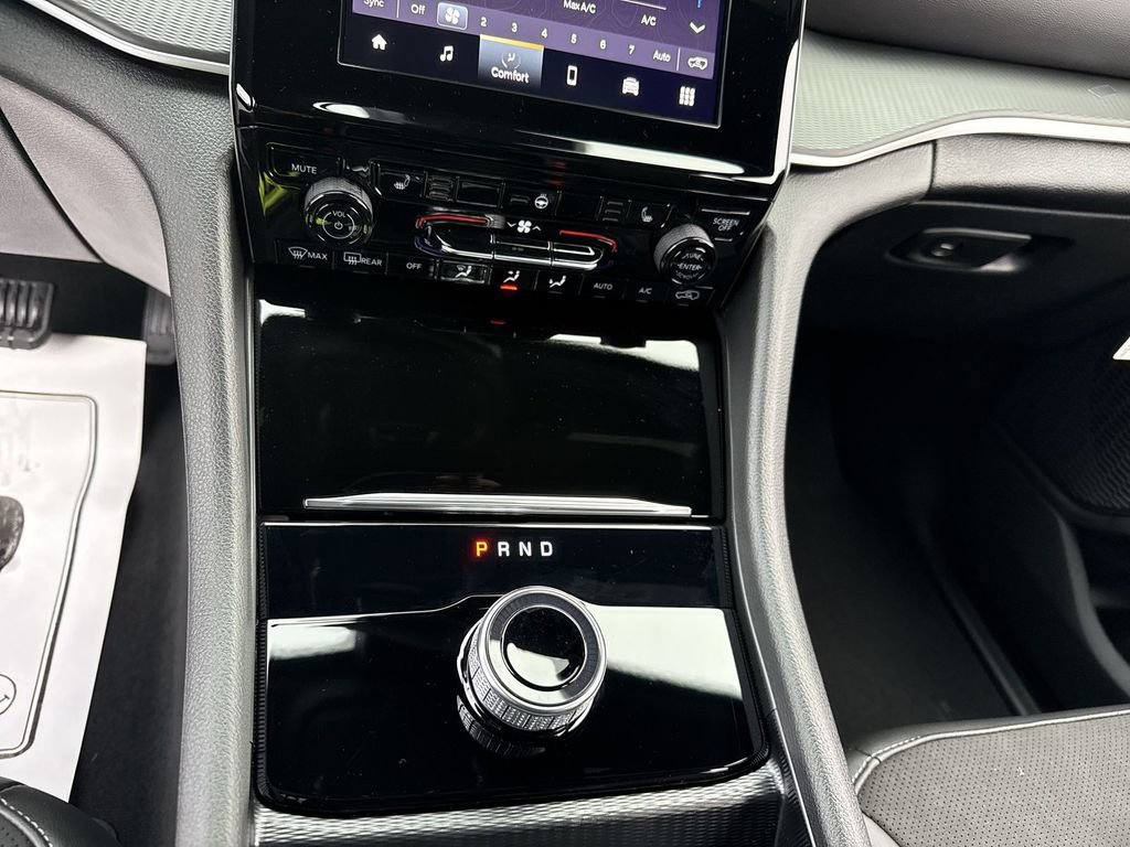 New 2025 Jeep Grand Cherokee Altitude image 19