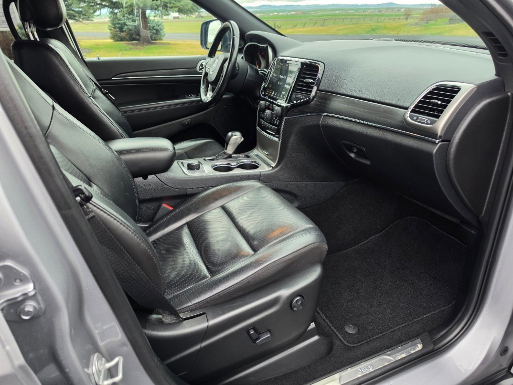 Used 2020 Jeep Grand Cherokee Limited w/ Luxury Group II image 29