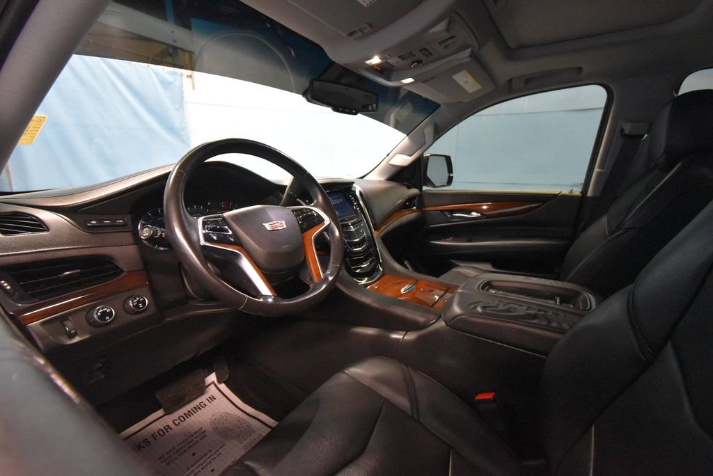 Used 2016 Cadillac Escalade Premium AWD/4WD image 2