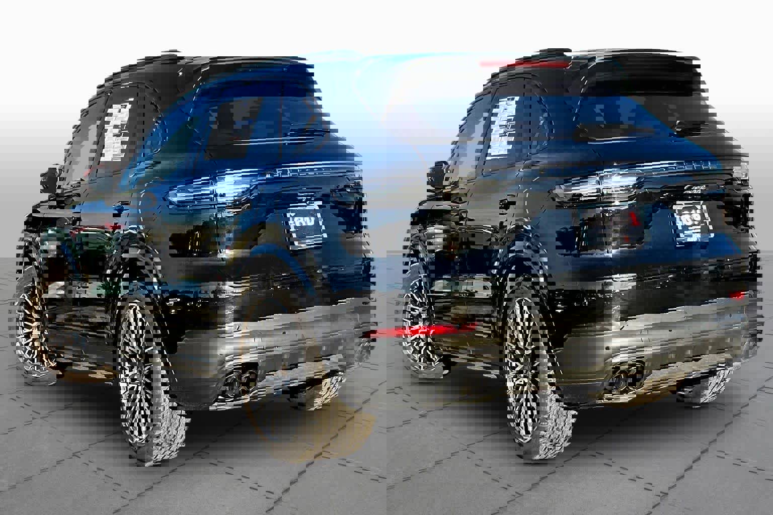 Used 2023 Porsche Cayenne image 12