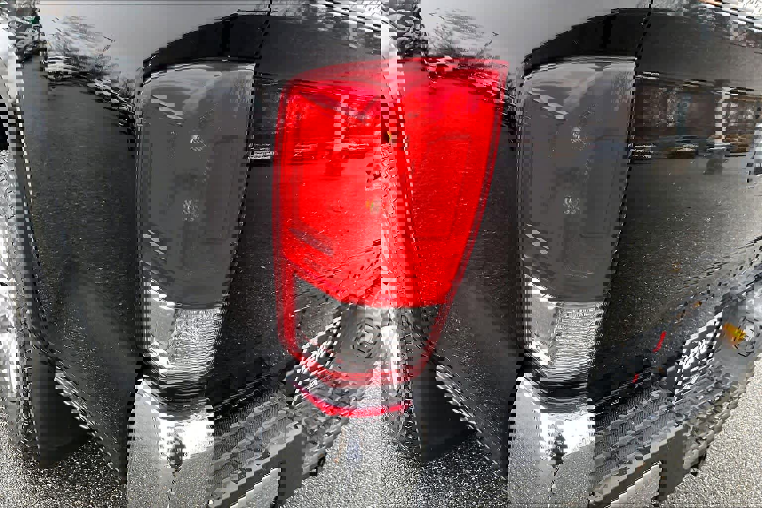 Used 2017 Toyota Tacoma SR5 w/ SR5 Appearance Package (SM) image 28