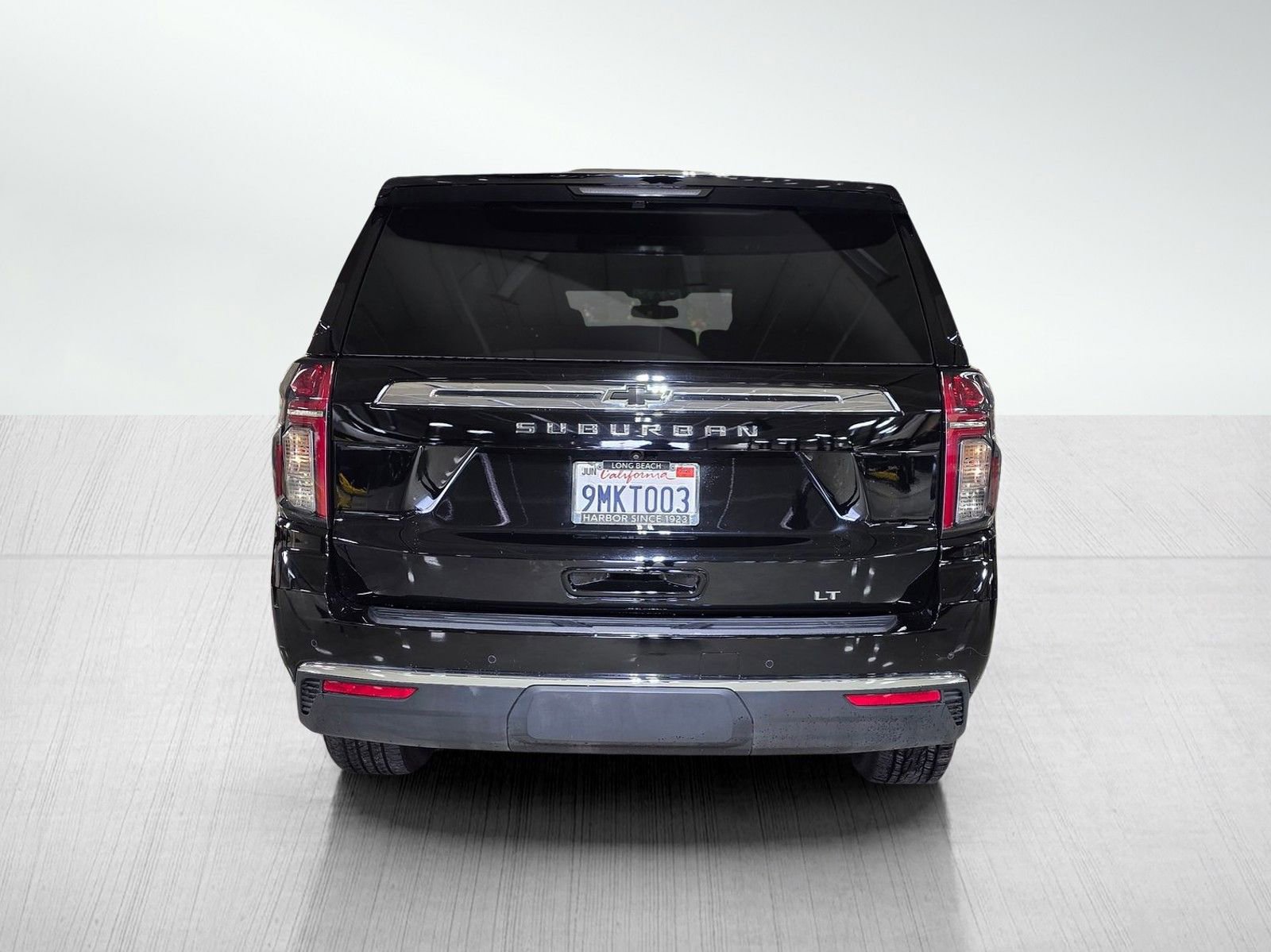 Used 2024 Chevrolet Suburban LT w/ LT Signature Package image 6