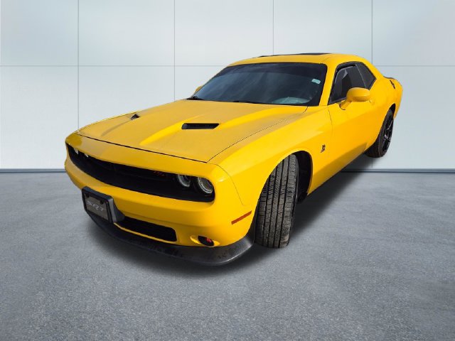 Used 2017 Dodge Challenger R/T Scat Pack w/ Leather Interior Group RWD image 3