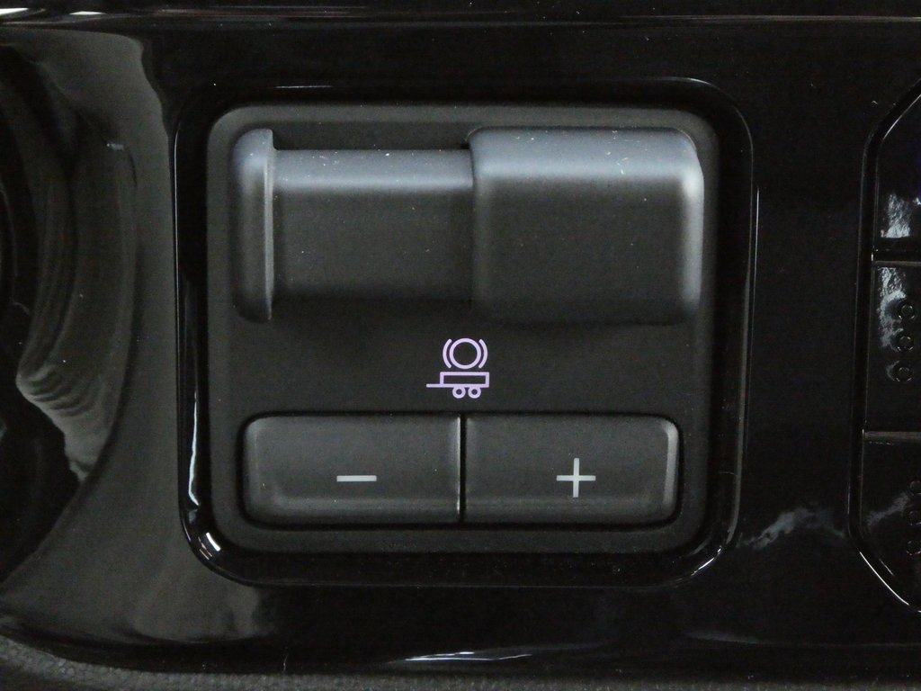 New 2025 GMC Sierra 2500 SLT w/ SLT Premium Package image 16