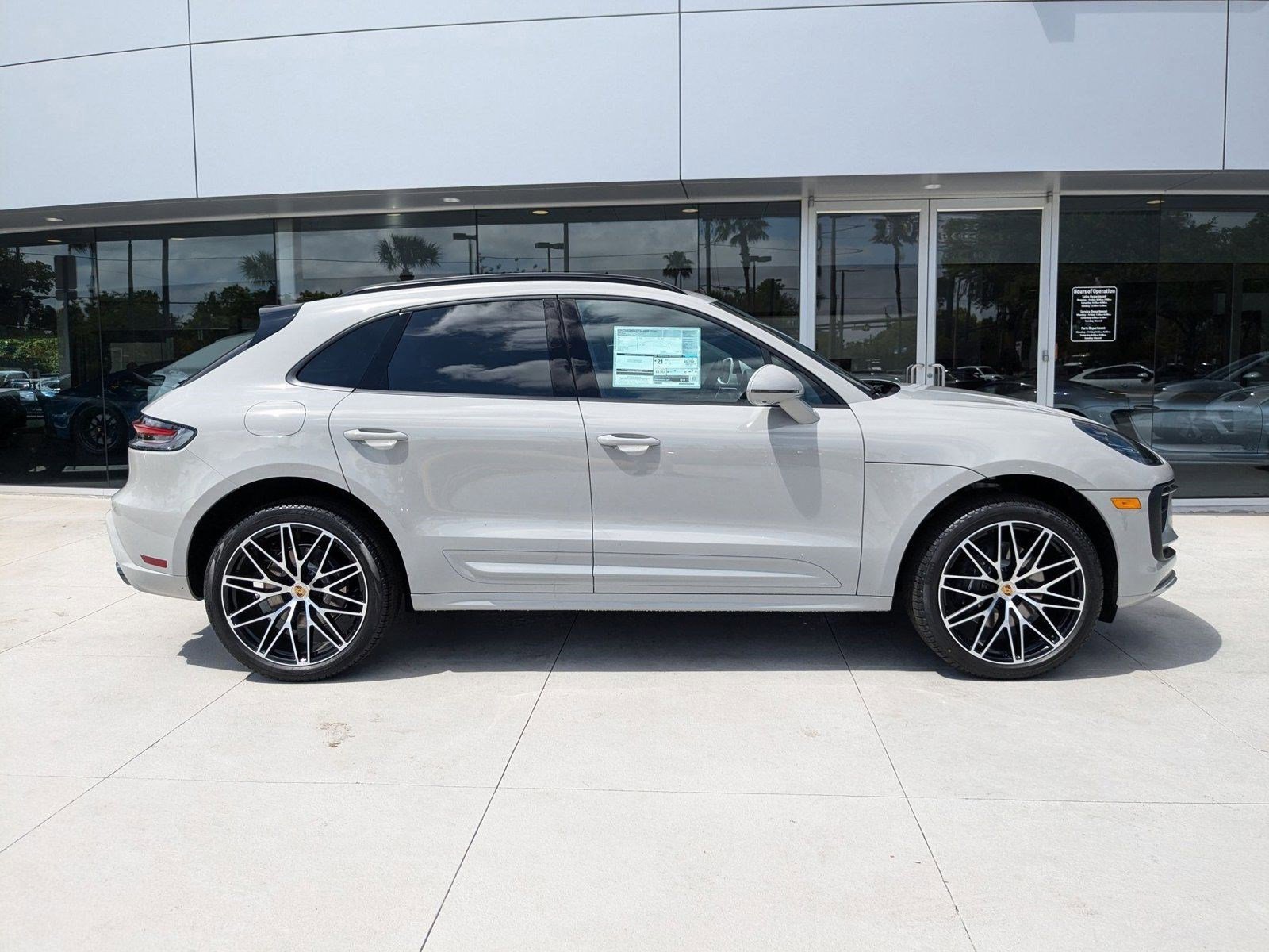 Certified 2025 Porsche Macan image 8