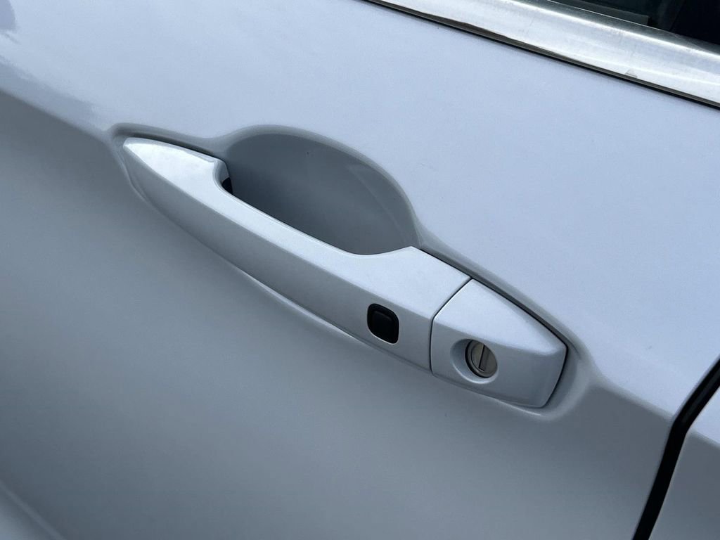 Used 2024 Mitsubishi Outlander SE image 16