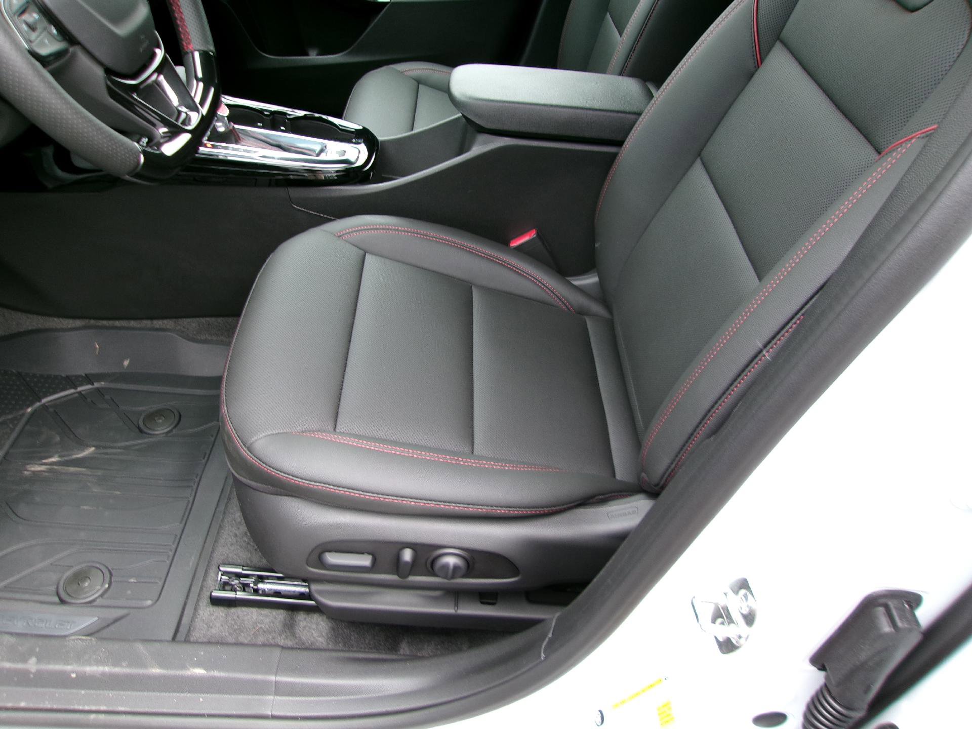 New 2026 Chevrolet Trax RS w/ Sunroof Package FWD image 11