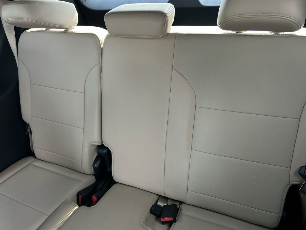 Used 2025 Buick Enclave Preferred w/ Power Package image 35