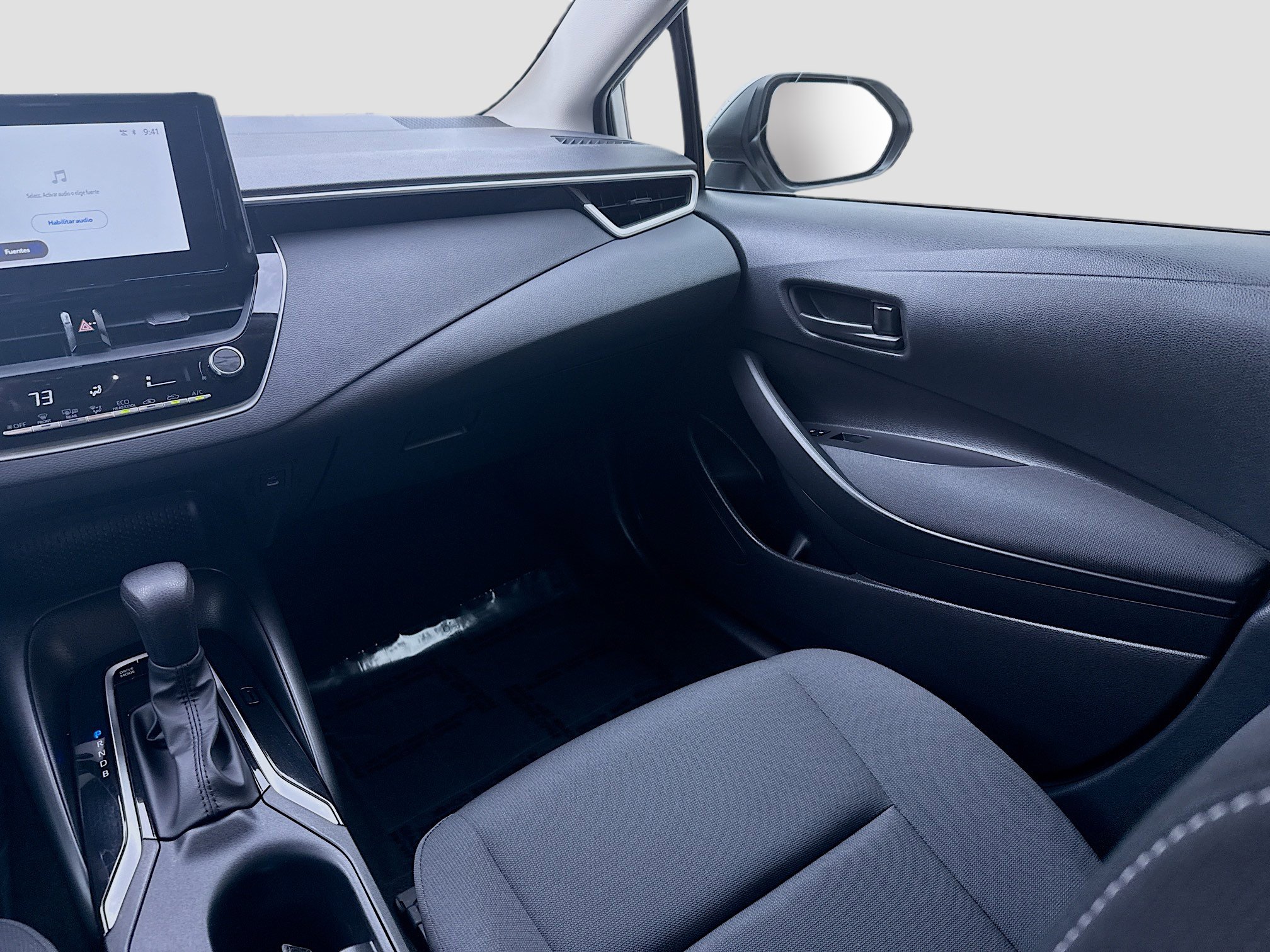 Used 2025 Toyota Corolla LE w/ Convenience Package image 21