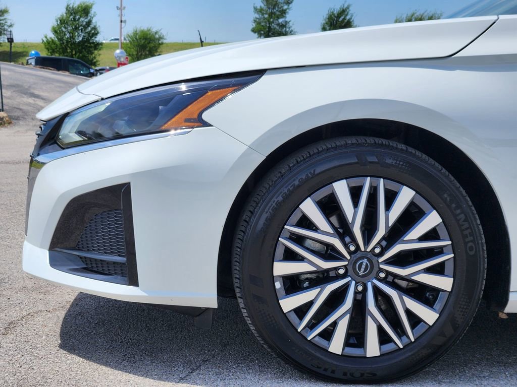 Used 2025 Nissan Altima 2.5 SV FWD image 9