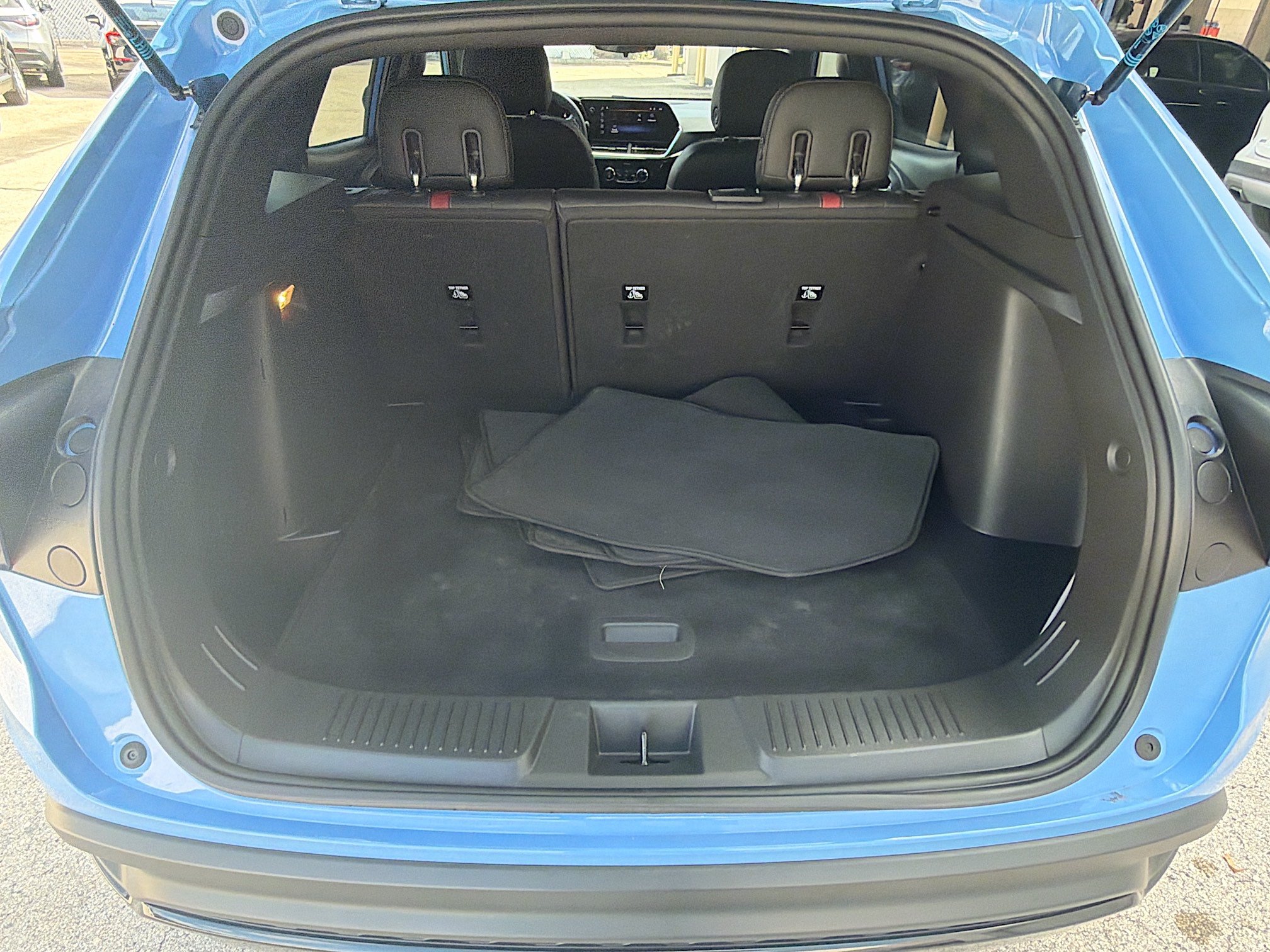 Used 2024 Chevrolet Trax RS FWD image 23