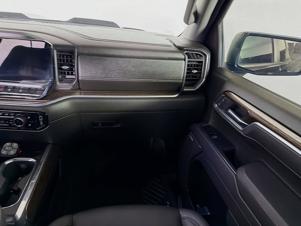 Used 2025 Chevrolet Silverado 1500 LT Trail Boss w/ Convenience Package II AWD/4WD image 21