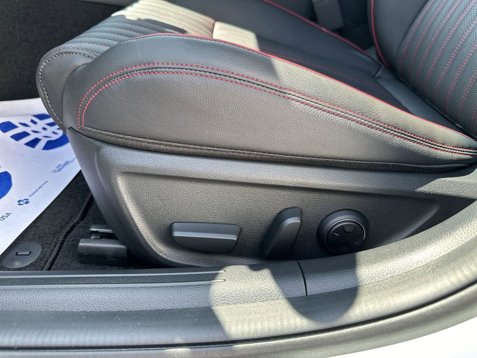 Used 2025 Genesis G70 2.5T w/ Sport Prestige Package image 18