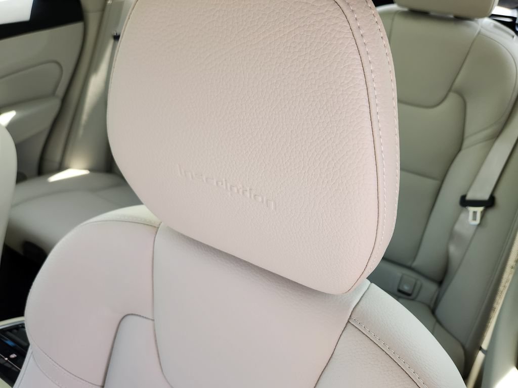 Used 2019 Volvo XC60 T6 Inscription w/ Protection Package Premier AWD/4WD image 6