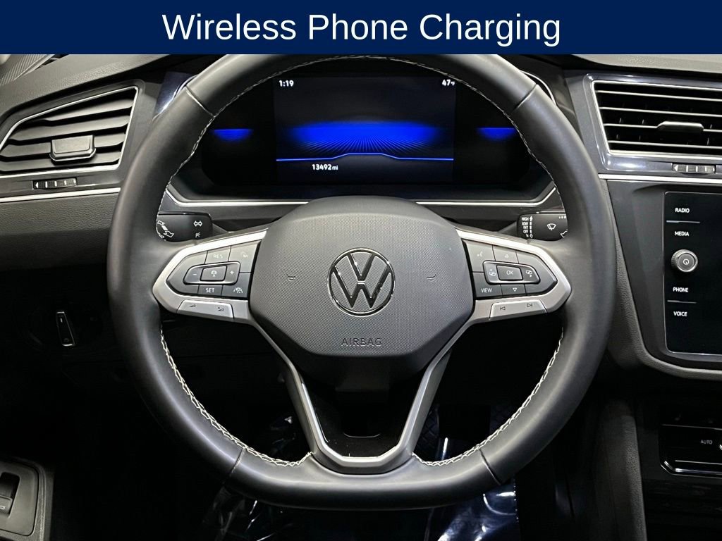 Used 2024 Volkswagen Tiguan SE w/ Panoramic Sunroof Package image 9