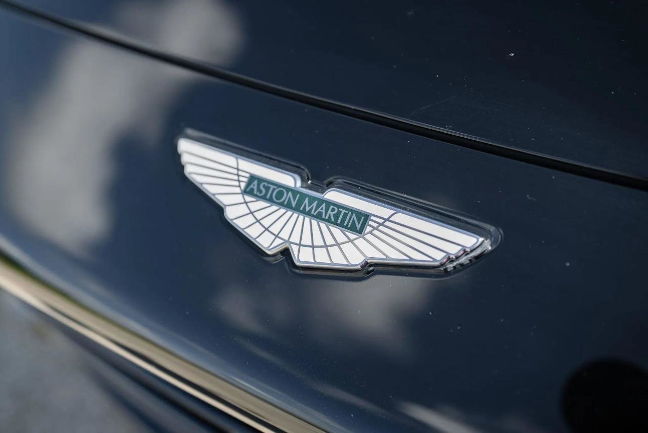 Used 2021 Aston Martin DBX AWD/4WD image 9