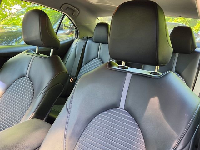 Used 2020 Toyota Camry SE FWD image 12