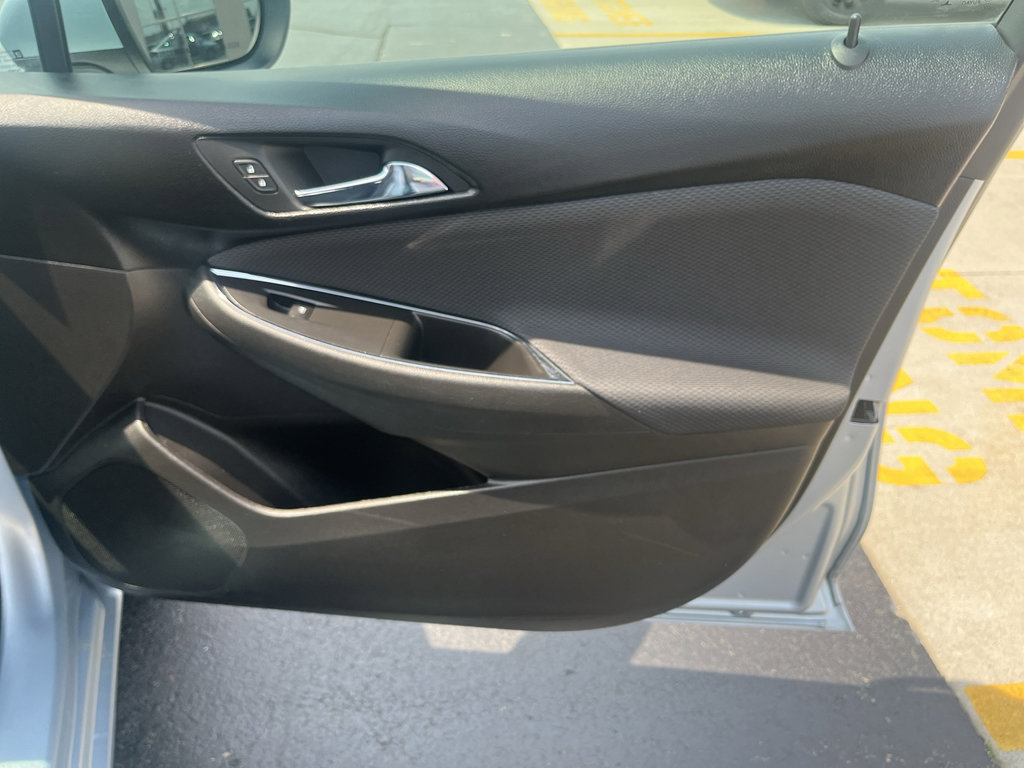 Used 2018 Chevrolet Cruze LS FWD image 35