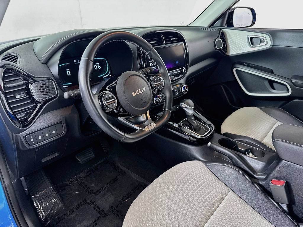 Used 2023 Kia Soul GT-Line FWD image 9