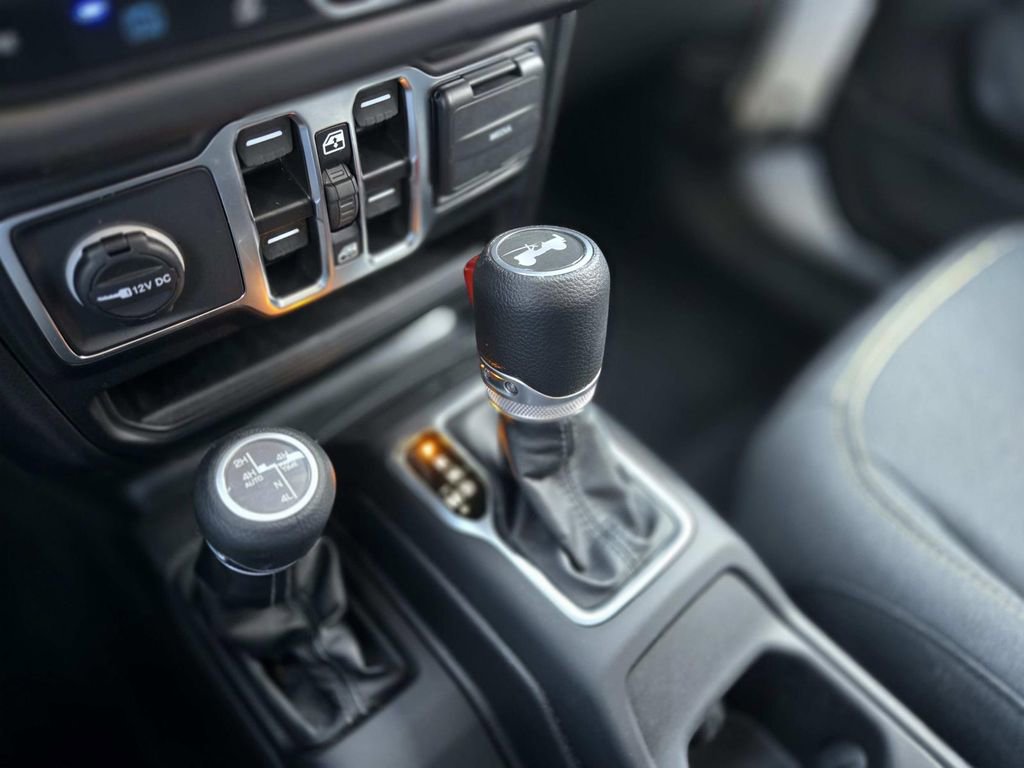 Used 2025 Jeep Wrangler Unlimited Sahara w/ Safety Group image 30