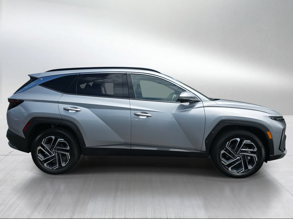Used 2025 Hyundai Tucson Limited AWD/4WD image 2