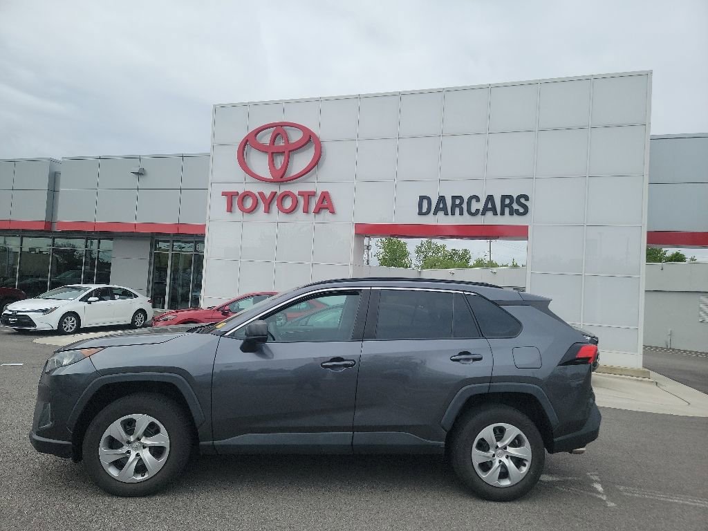 Used 2021 Toyota RAV4 LE FWD image 5