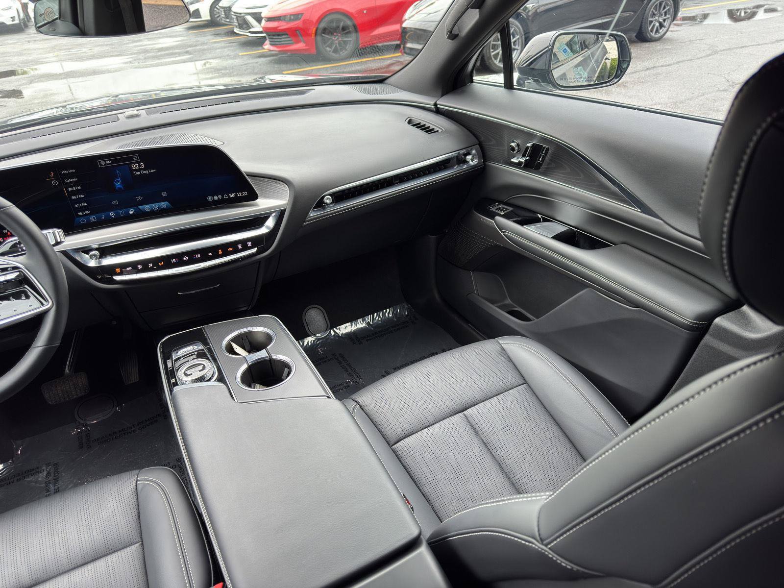 Used 2024 Cadillac Lyriq Luxury AWD/4WD image 31