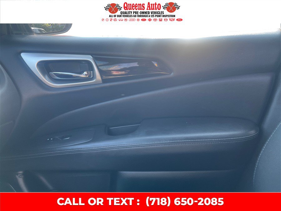 Used 2019 Nissan Pathfinder S AWD/4WD image 24